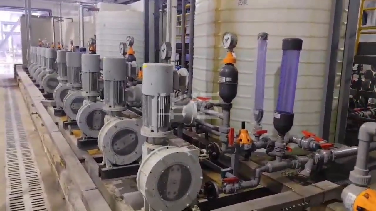 華運(yùn)機(jī)械軟管泵助力國(guó)內(nèi)石油公司油氣田凈化工程，賦能深度處理加藥環(huán)節(jié)